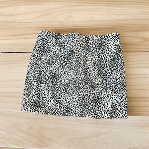 Forever 21 White Cheetah‎ Print skirt Size Large